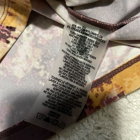 NWT- Calvin Klein- L - Picture 7 of 7